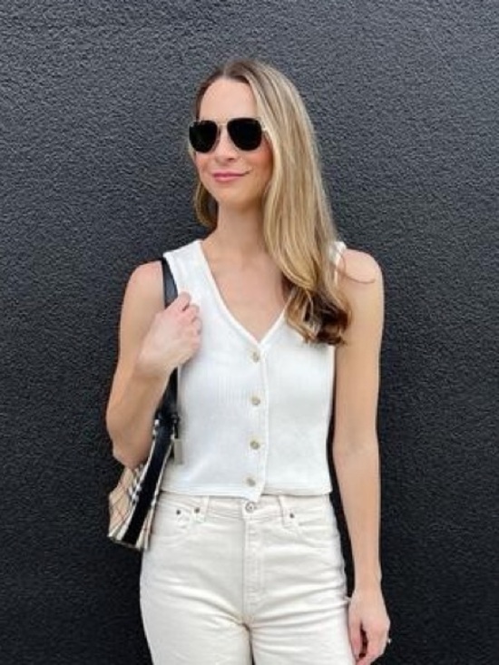 Abercrombie & Fitch Sweaters - Abercrombie Mara Sweater Vest in Ivory / Gold - M